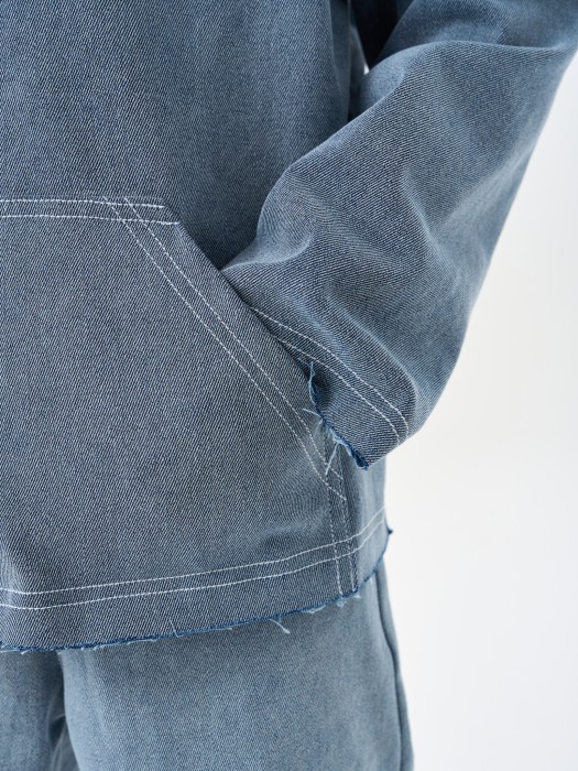 Товар синего цвета с внутренней стороны