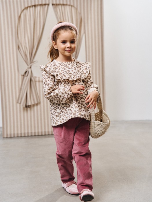 Товар молочного цвета с внутренней стороны