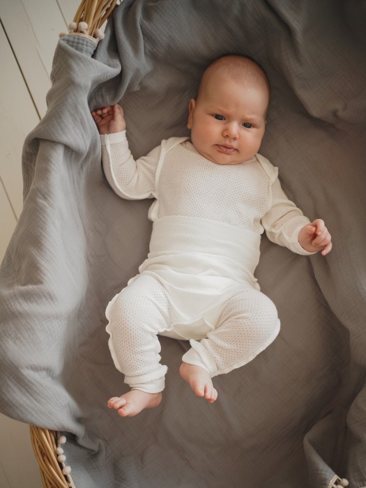 боди с длинным рукавом "молоко" из ажурного хлопка 0+ из россии вид сбоку