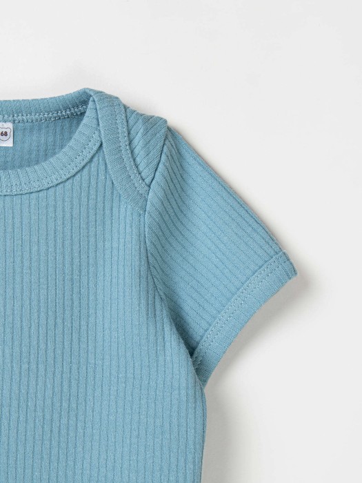 боди с коротким рукавом "деним" из хлопка в рубчик 0+ по цене 844 руб вид справа