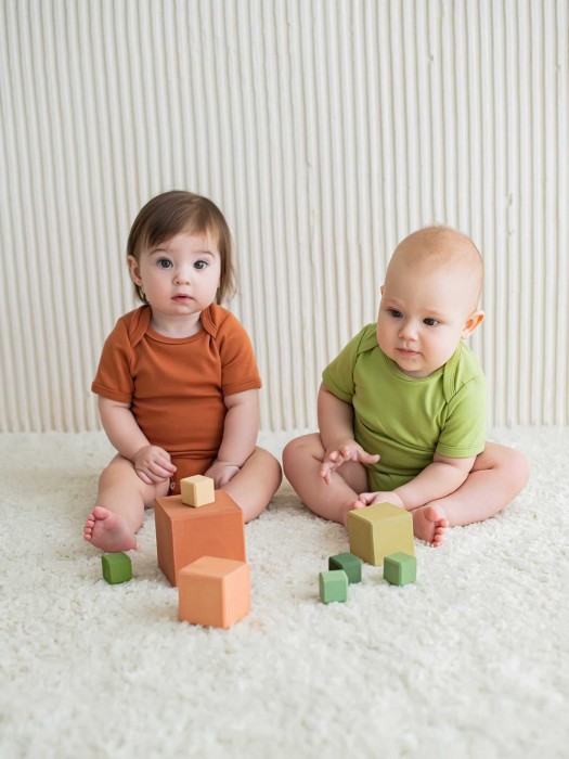 боди с коротким рукавом "корица" 0+ из проверенных материалов спереди