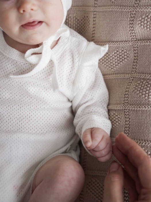 боди с крылышками "молоко" из ажурного хлопка 0+ из хлопка спереди