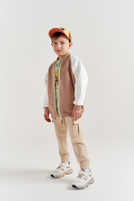 бомбер "карамель" из россии вид сбоку