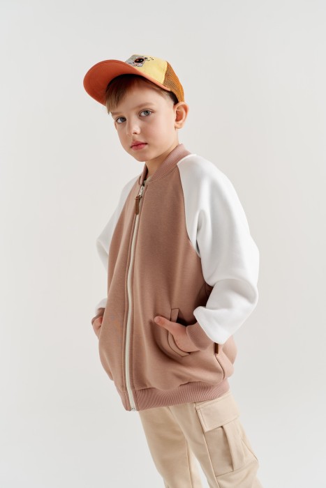 Товар карамельного цвета с внутренней стороны