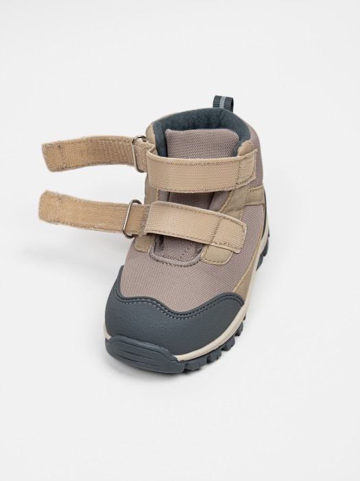 Товар какао цвета с внутренней стороны