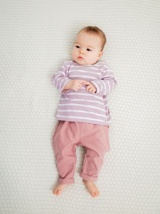 брюки из джинскота "пепельная роза" с отворотами 0+ от бренда bungly вид слева