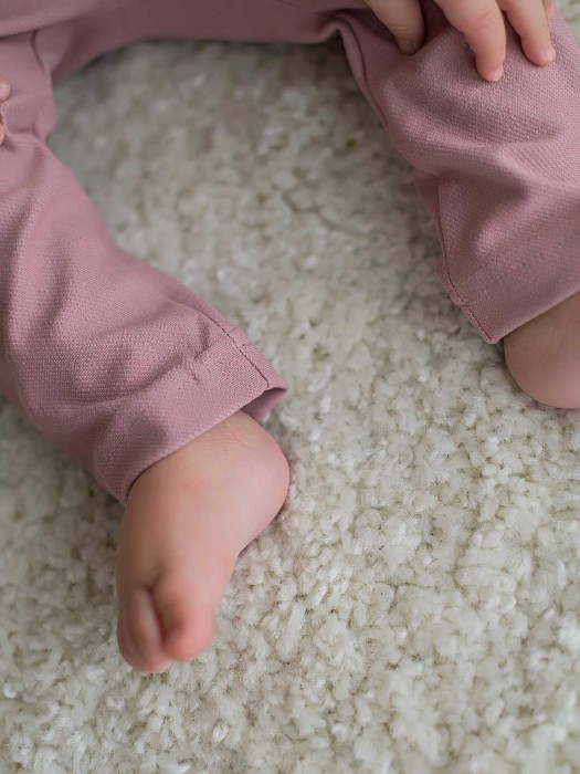 брюки из джинскота с рюшей "розовые" 0+ из джинсы и джинскота спереди