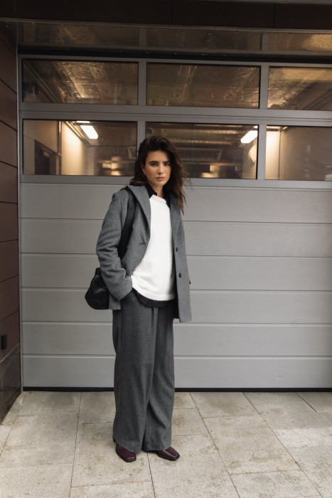 брюки из смесовой шерсти "графит" женские из россии вид сбоку