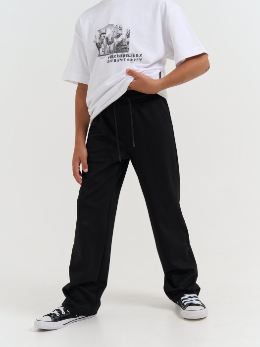 Товар черного цвета с внутренней стороны