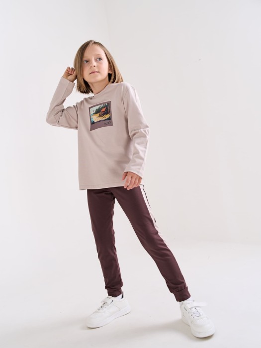 Товар шоколадного цвета с внутренней стороны