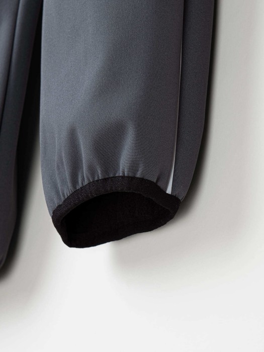 Товар графитового цвета с внутренней стороны