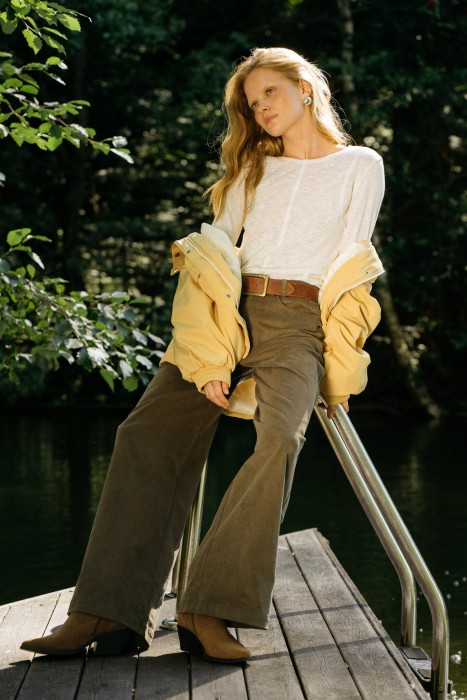 брюки вельветовые "хаки" женские из россии вид сбоку