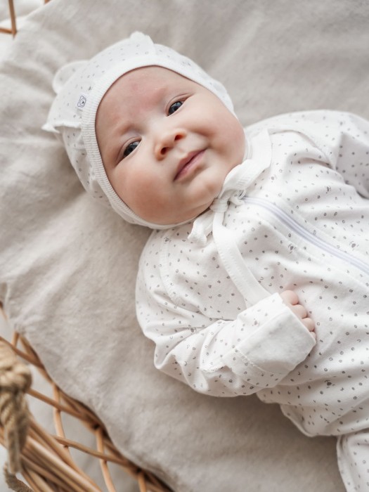 чепчик "мишутка" 0+ из россии вид сбоку