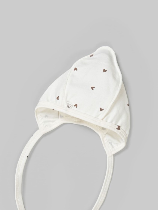 чепчик "сердечки" 0+ от бренда bungly вид слева