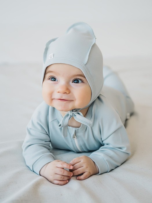 чепчик "жемчуг" 0+ от бренда bungly вид слева