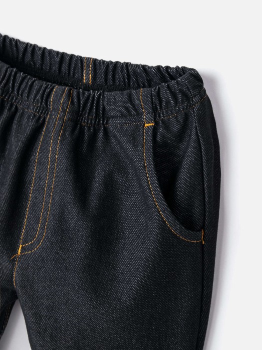 чиносы из джинскота "графит" по цене 1999 руб вид справа