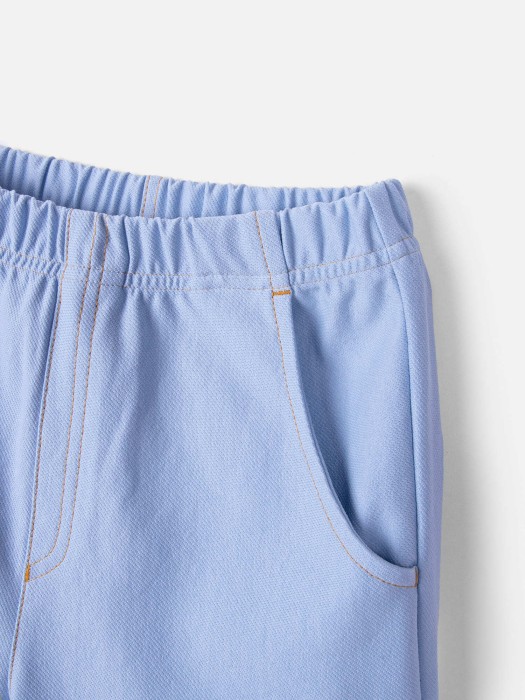 чиносы из джинскота "светлый деним" 7+ по цене 2299 руб вид справа