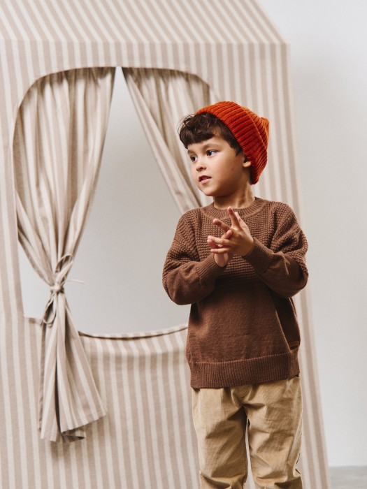 Товар какао цвета с внутренней стороны