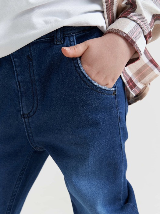 Товар синего цвета с внутренней стороны