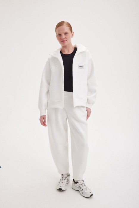 джоггеры багги утепленные "сахар" женские по цене 4990 руб вид справа