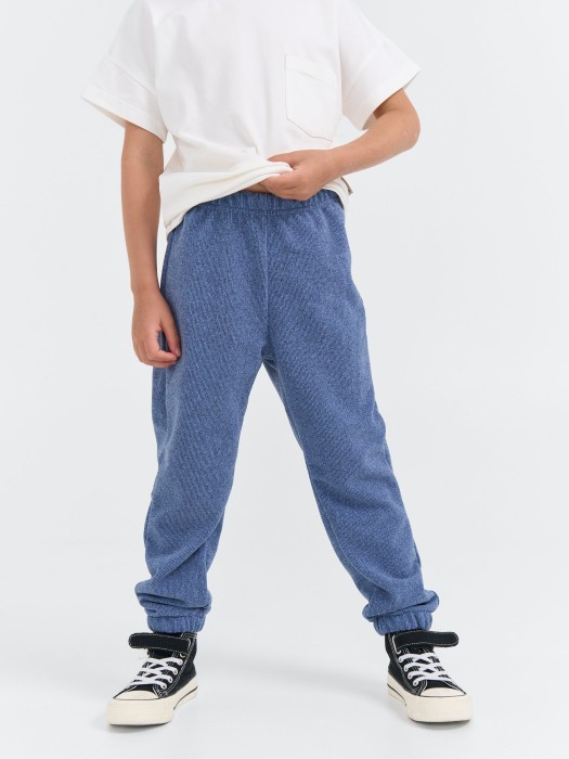 джоггеры "деним" из фактурного флиса от бренда bungly вид слева