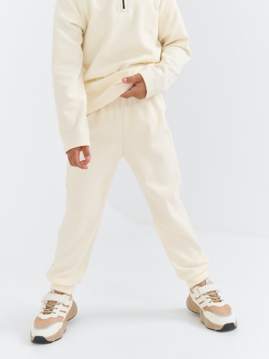 джоггеры флисовые "молоко" по цене 1299 руб вид справа