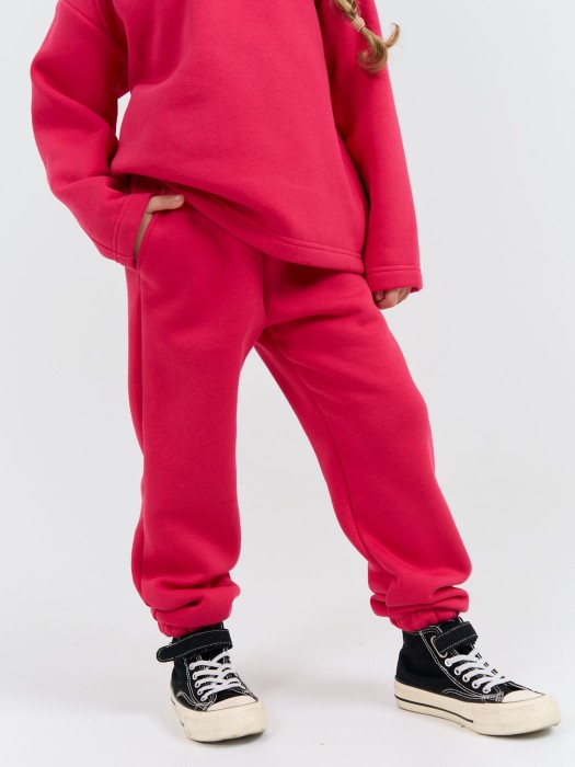 джоггеры "фуксия" с карманами утепленные от бренда bungly вид слева