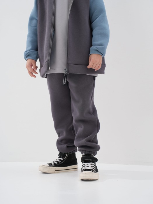 джоггеры "графит" утепленные от бренда bungly вид слева