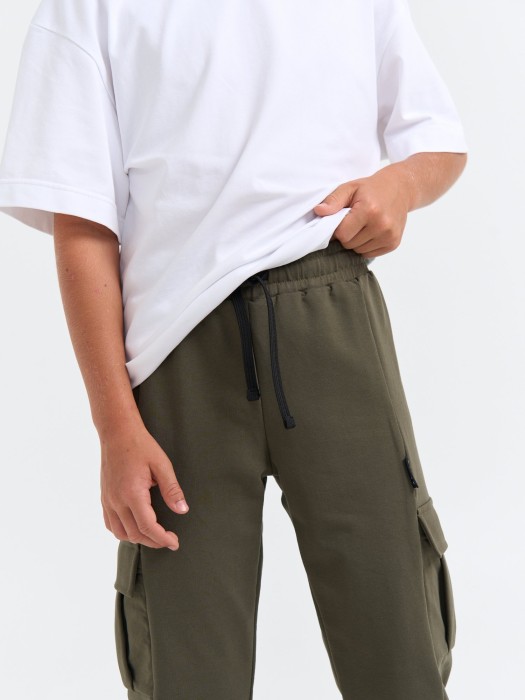 джоггеры карго облегченные "хаки" 7+ от бренда bungly вид слева