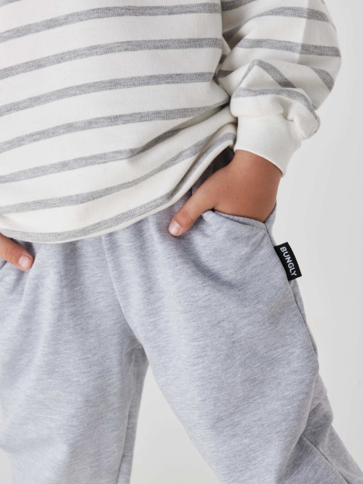 джоггеры облегченные "серый меланж" с карманами из россии вид сбоку