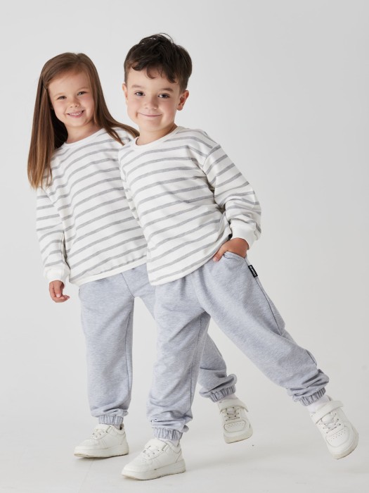 джоггеры облегченные "серый меланж" с карманами повседневного стиля с лицевой стороны