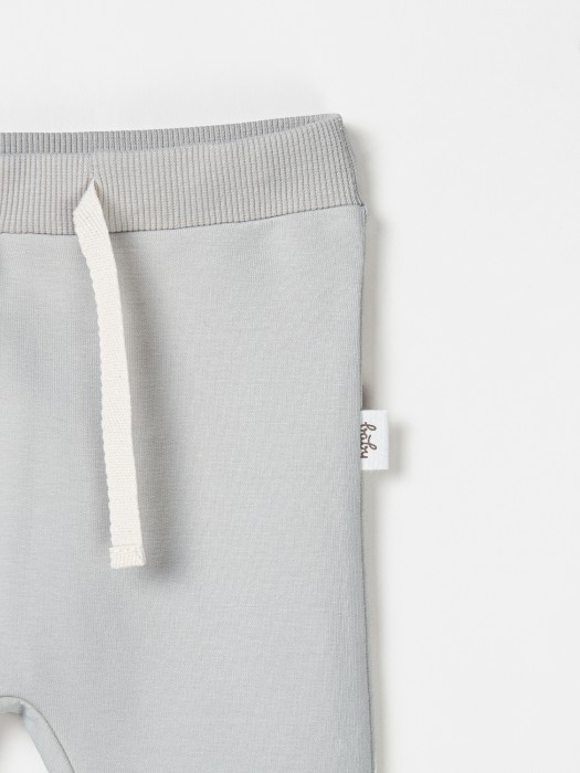 джоггеры облегченные "жемчуг" 0+ из россии вид сбоку