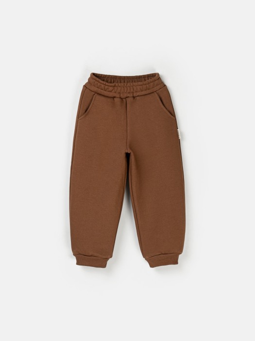 джоггеры оверсайз "каштан" с карманами утепленные от бренда bungly вид слева