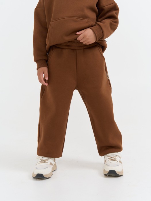 джоггеры оверсайз "каштан" с карманами утепленные из россии вид сбоку