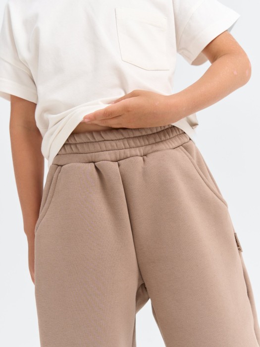 джоггеры оверсайз "кокос" с карманами утепленные по цене 1539 руб вид справа