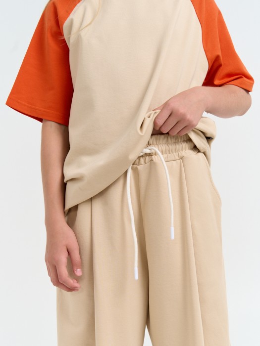 джоггеры оверсайз облегченные "крем-брюле" с карманами 7+ из россии вид сбоку