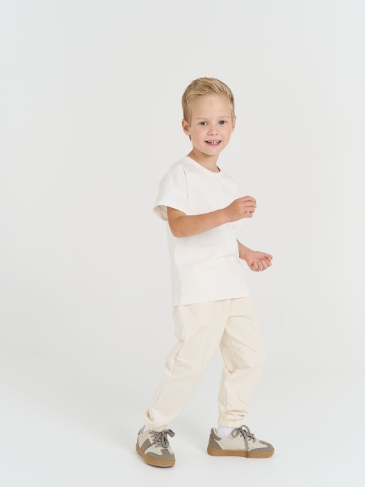 футболка базовая "молоко" с карманом от бренда bungly вид слева