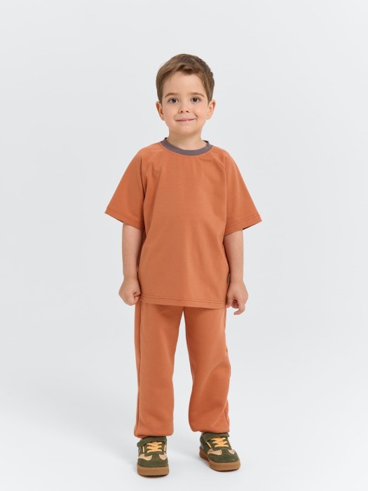 футболка "карамель" из россии вид сбоку