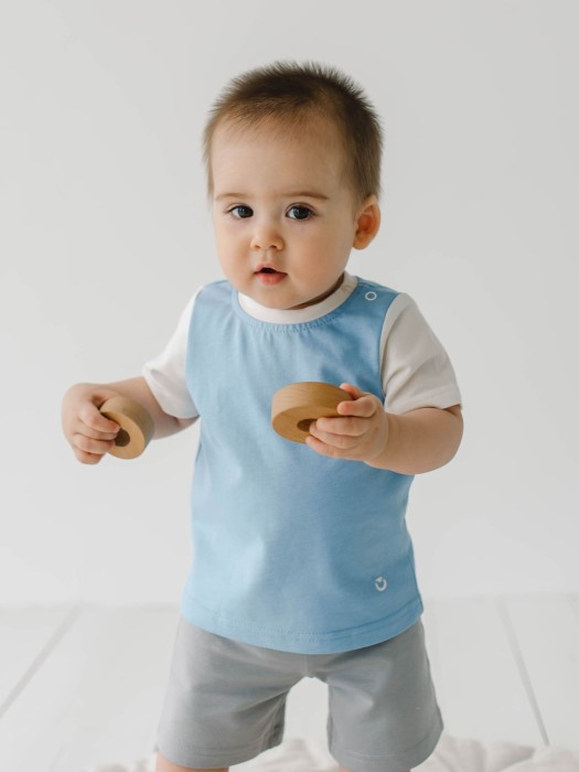 футболка колор блок "небо" 0+ от бренда bungly вид слева