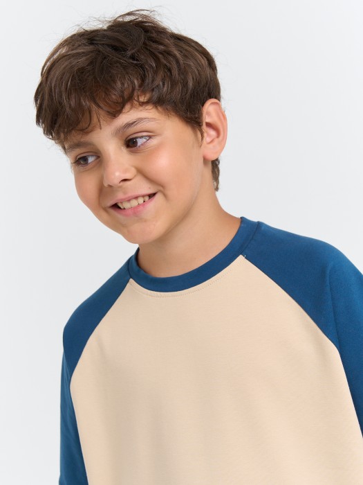 футболка колор блок "шторм" 7+ по цене 1079 руб вид справа