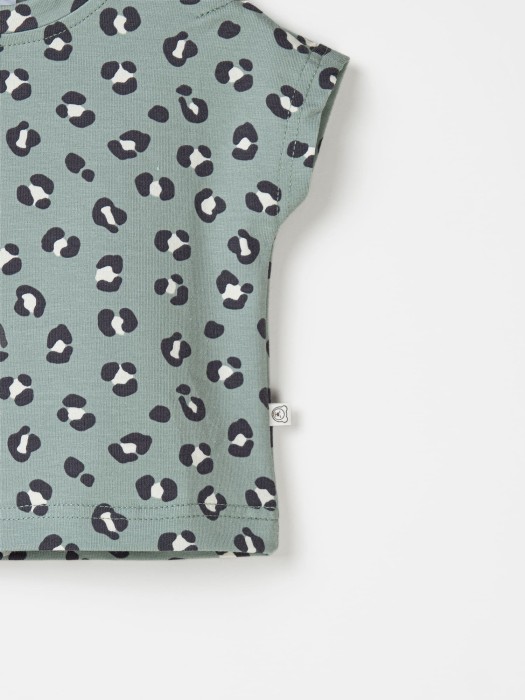 футболка "лесной леопард" 0+ по цене 849 руб вид справа