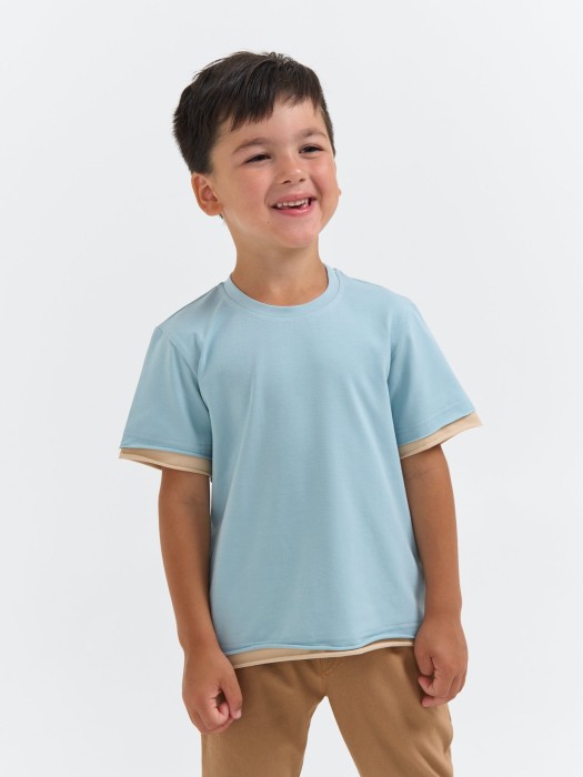 футболка "небесно-голубая" с контрастной отделкой фотография
