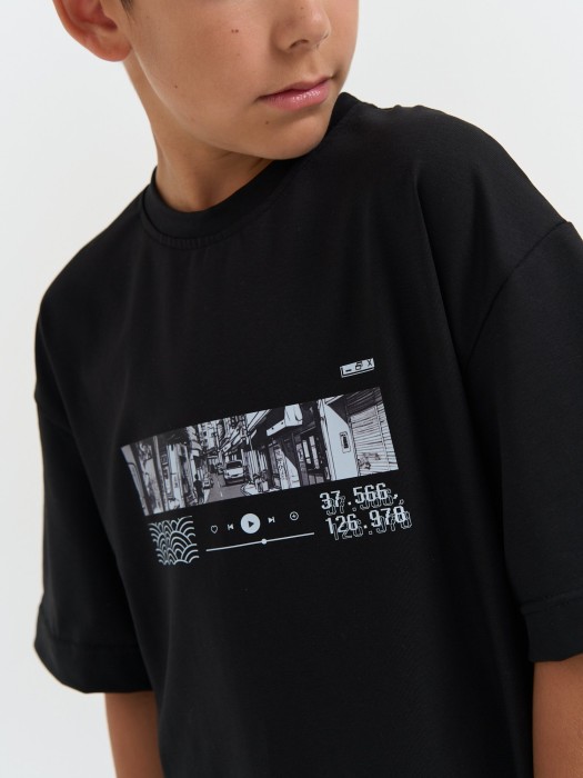 футболка оверсайз "корейский плеер" 7+ повседневного стиля с лицевой стороны