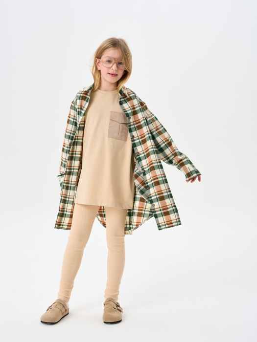 футболка оверсайз "крем-брюле" с карманом 7+ повседневного стиля с лицевой стороны