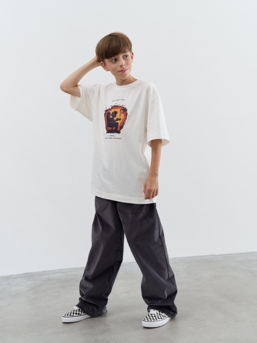 футболка оверсайз "молоко" с принтом 7+ по цене 1259 руб вид справа