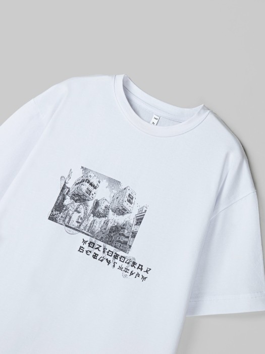 футболка оверсайз "мозговой штурм" 7+ по цене 999 руб вид справа