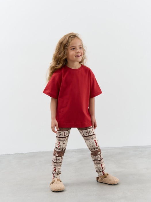 футболка оверсайз "рябина" от бренда bungly вид слева