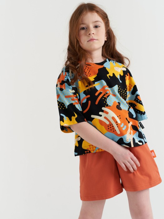 футболка оверсайз укороченная "позитивный камуфляж" из россии вид сбоку