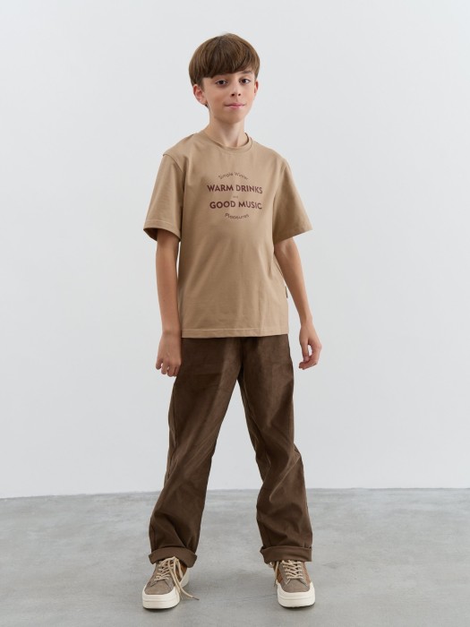 футболка "песок" с принтом 7+ от бренда bungly вид слева