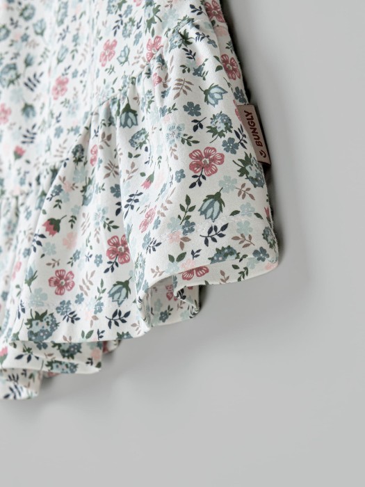 футболка с баской "цветы" из россии вид сбоку